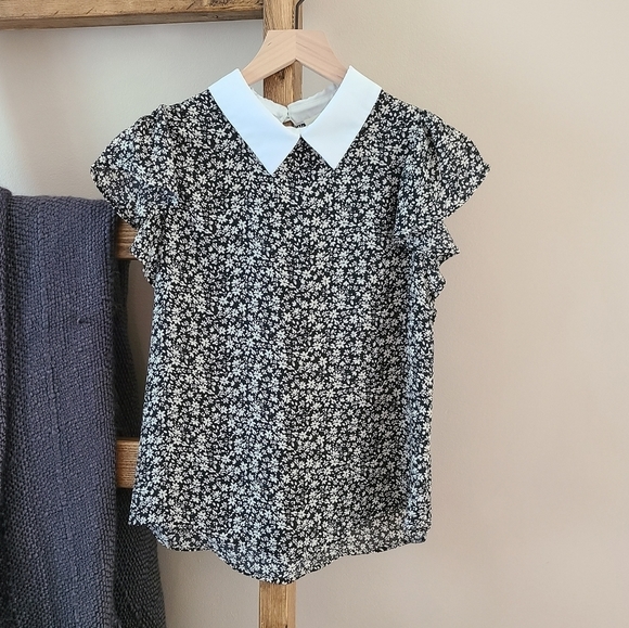 Monteau Tops - 3/$20 BLACK & White Floral Peterpan Collared Blouse Size Small